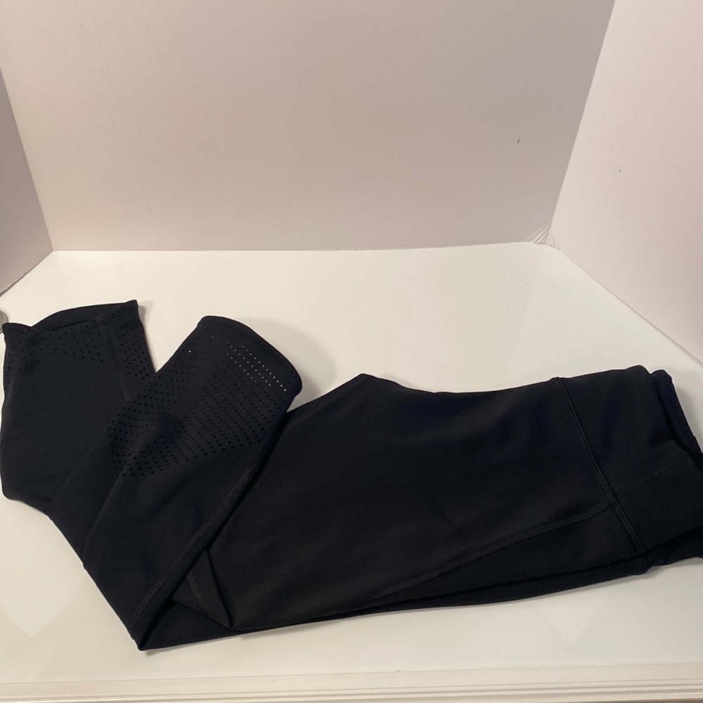 Nike dry fit capri legging.  Excellent condition.  Size M.  Black.